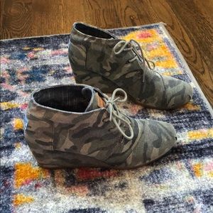 Toms Camo Booties